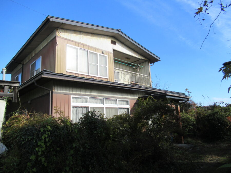 1970s wood house, 8-min walk to station, Aomori