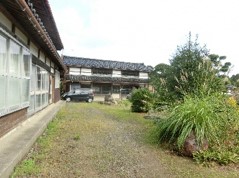 1920s wood house on a large plot in Niigata
