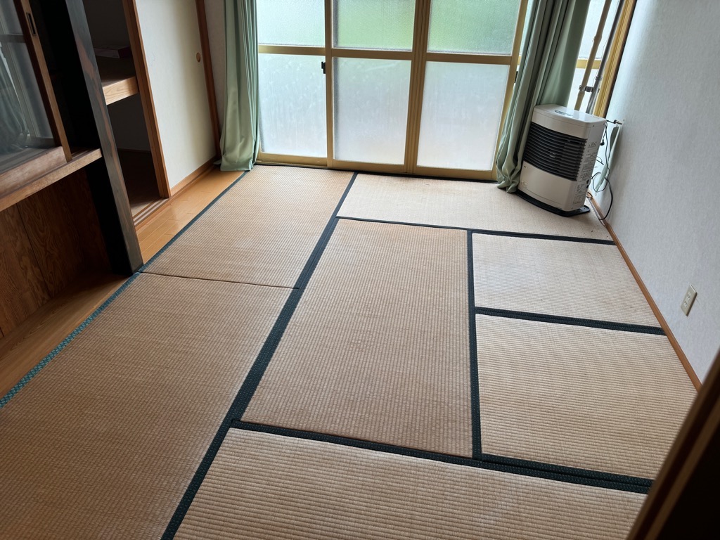 1960s wood house on a large plot in Akita