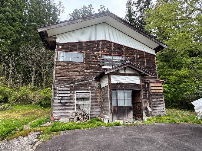 1950s wood house on a large plot in Tokamachi, Niigata