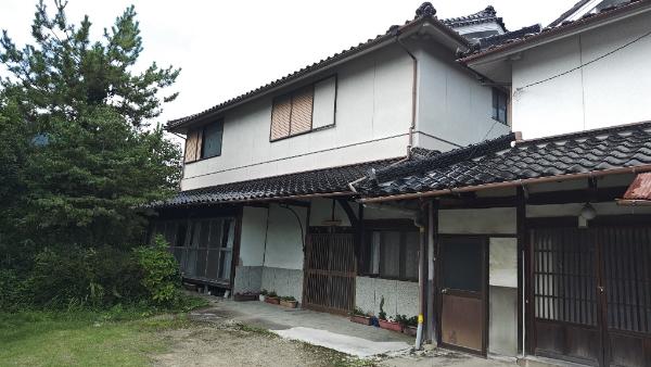 Wood house with storehouses in Hyogo