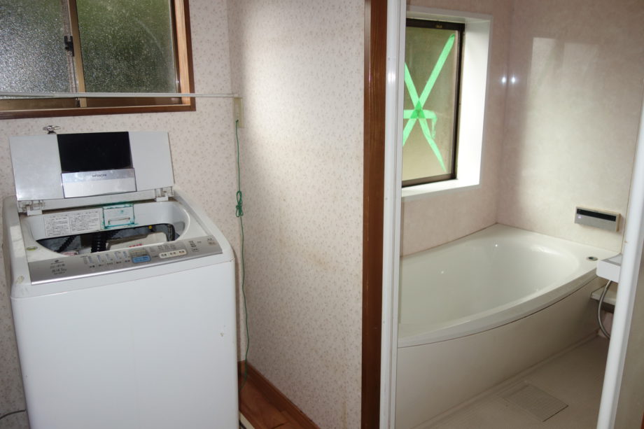 1970s wood house on a large plot in Nagasaki