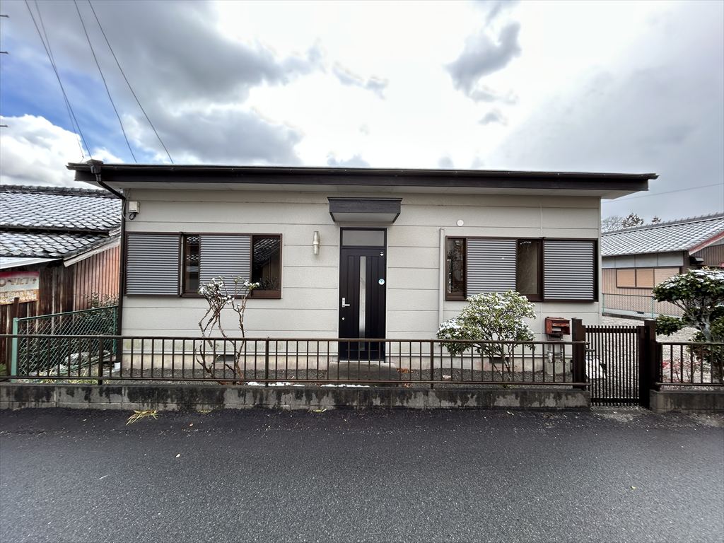 1990s wood house, 15-min walk to station, Mie