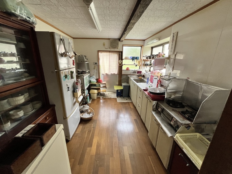 1970s wood house on a large plot in Niigata
