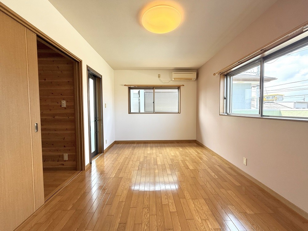 2000s wood house near the coast in Ibusuki, Kagoshima