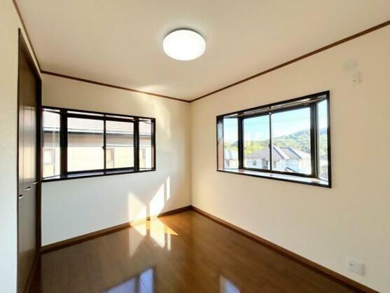 1990s wood house, 7-min walk to station, Kagawa