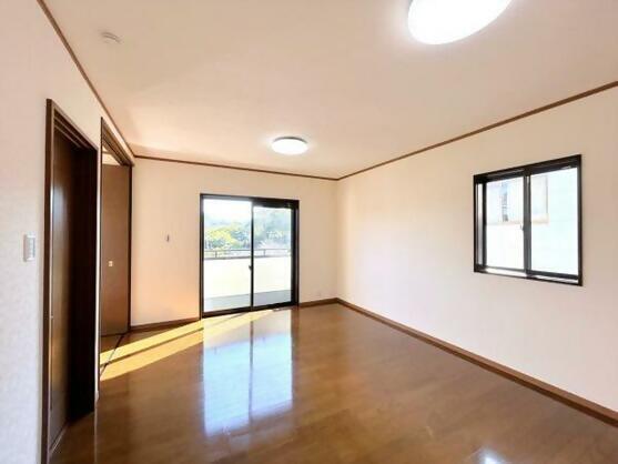 1990s wood house, 7-min walk to station, Kagawa