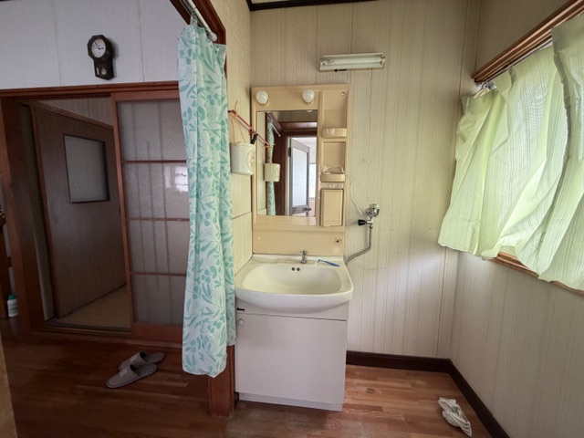 Two-story house in Takaji-cho