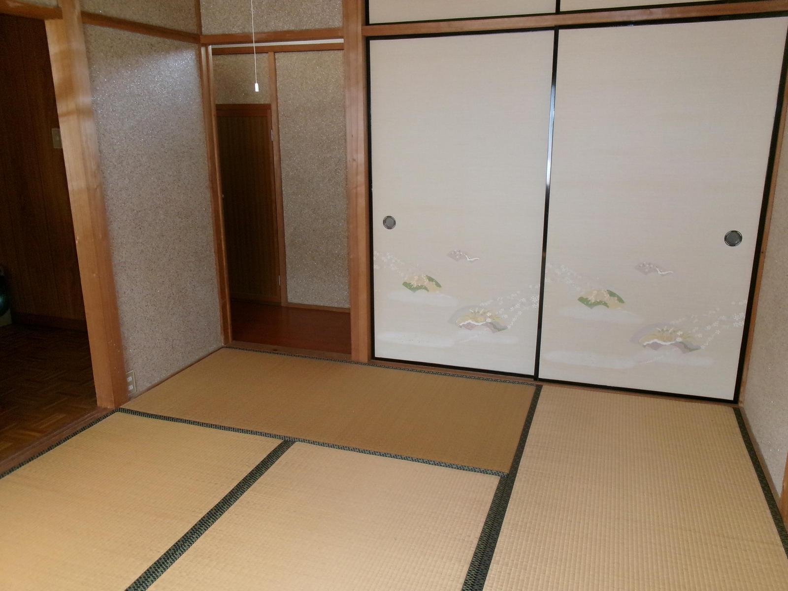 1970s wood house on a large plot in Hyogo