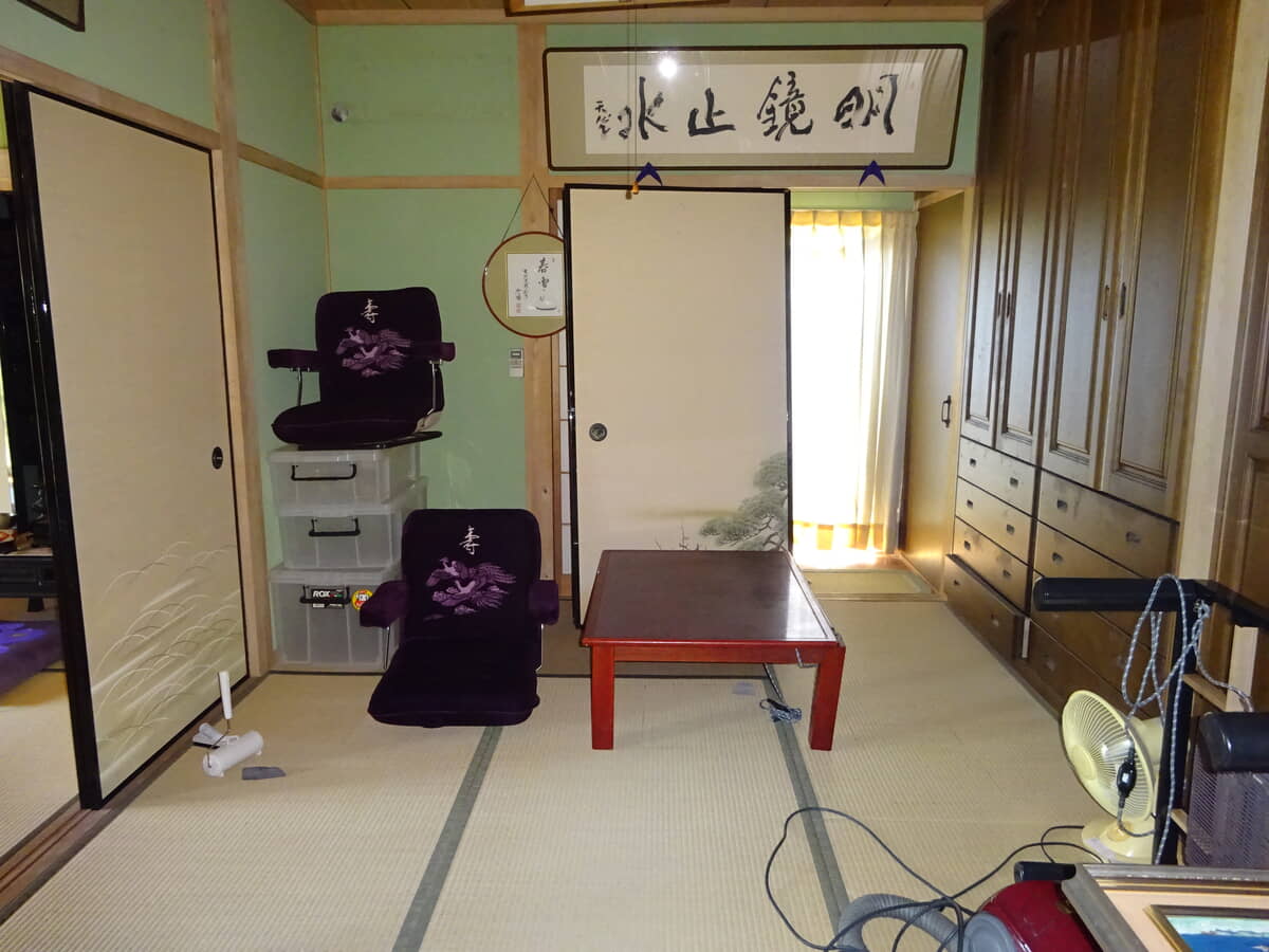 1990s wood house on a large plot in Hiroshima