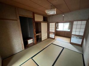 1970s wood house, 11-min walk to station, Fukui