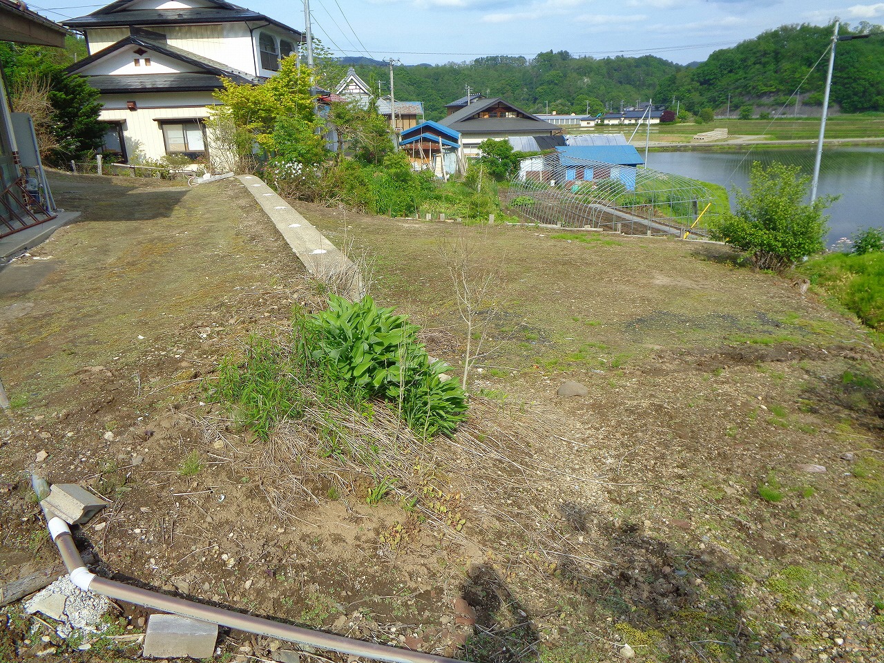 1970s wood house on a large plot in Iwate