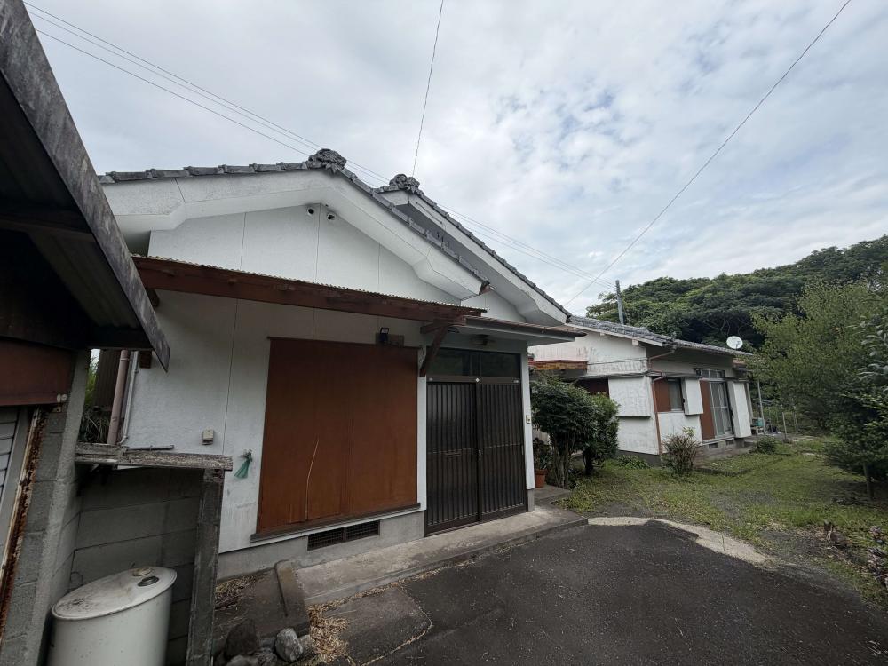 1970s wood house with outbuildings in Kanoya, Kagoshima
