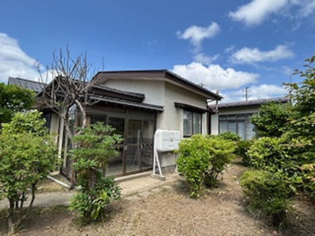 1980s wood house, 5-min walk to station, Akita