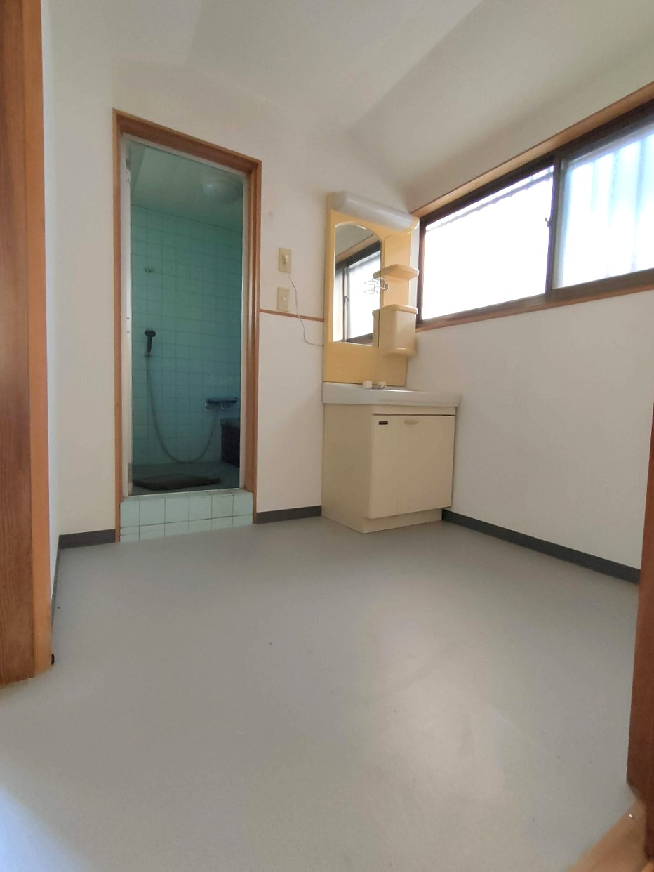 1960s wood house in Ainan