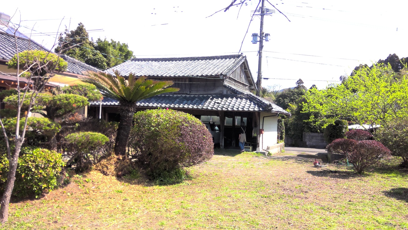 1960s wood house on a large plot in Koyama, Kimotsuki