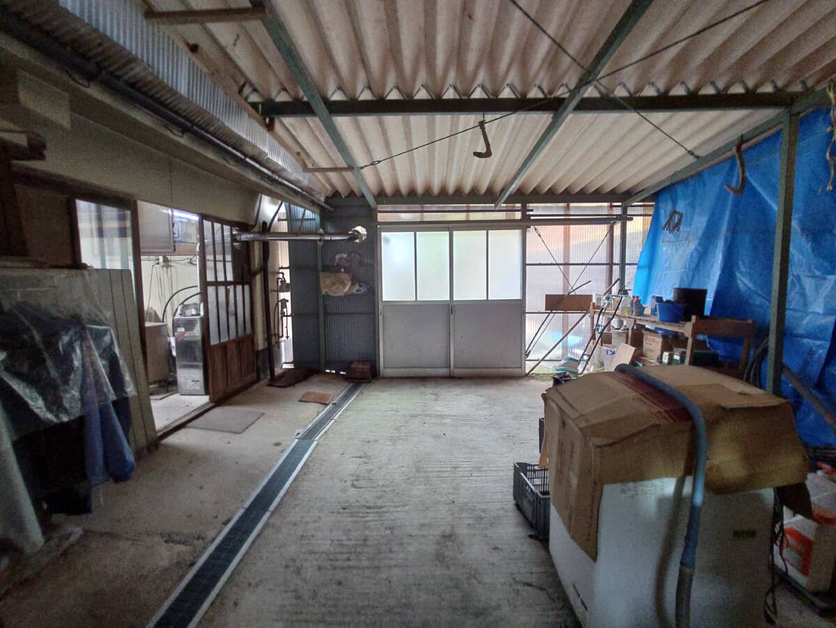 1980s wood house on a large plot in Hiroshima