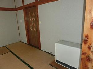 1970s wood house on a large plot in Niigata