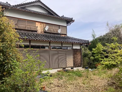 1990s wood house on a large plot in Mizuhara, Kyotamba