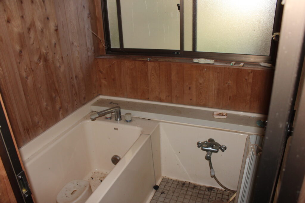1990s wood house on a large plot in Nara