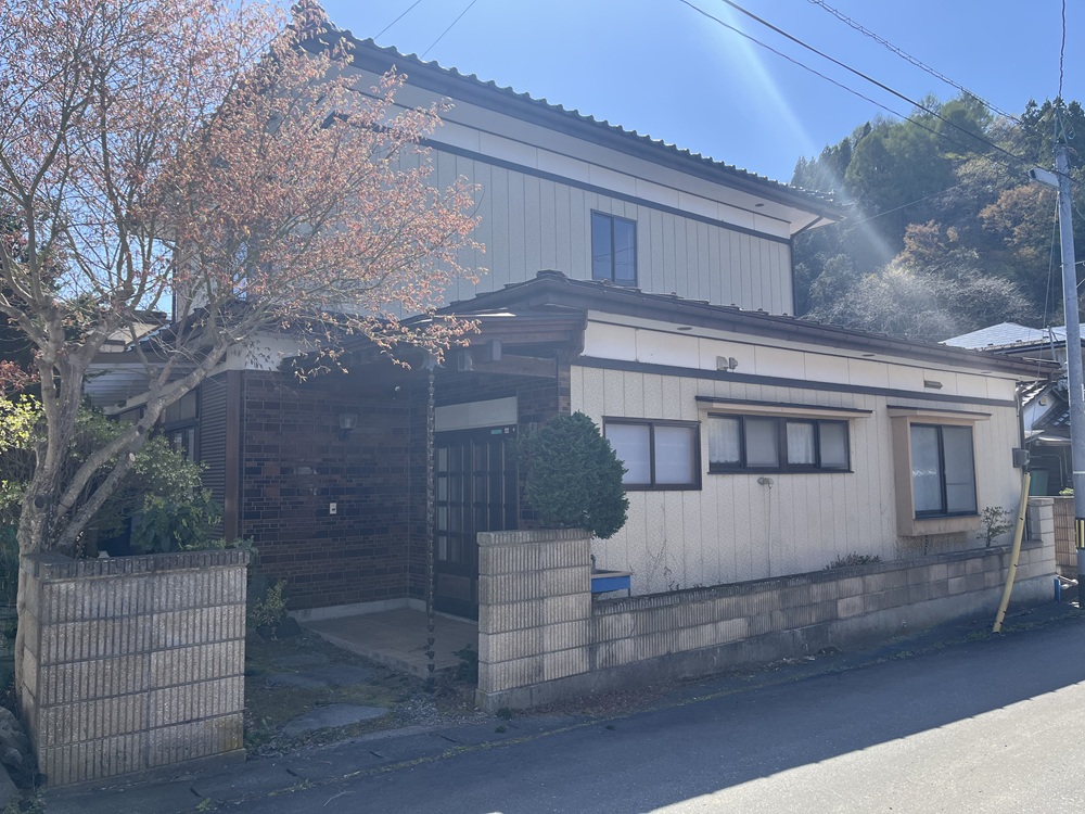 1980s wood house, 9-min walk to station, Iwate