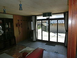 1920s wood house on a large plot in Niigata