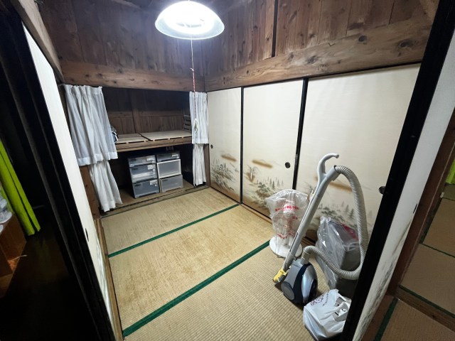 Wood house in Wadomari, farmland, approval needed