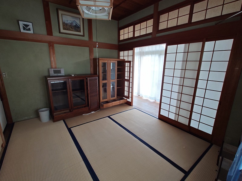 1970s wood house, 7-min walk to station, Tottori