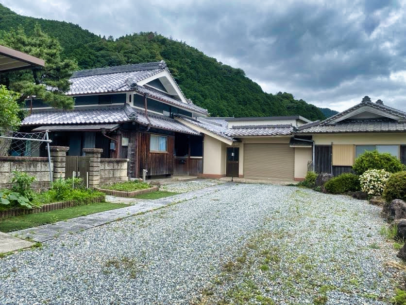 Wood house on a large plot in Hyogo