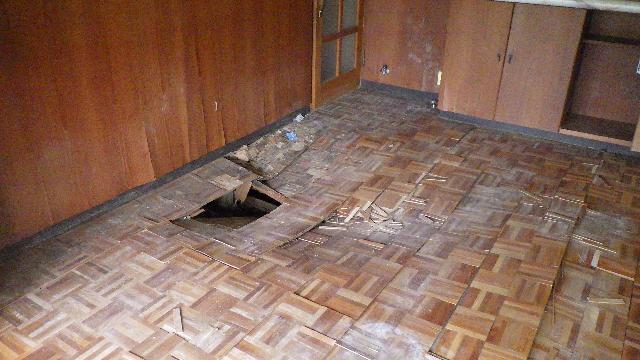 1960s wood house, 13-min walk to station, Nagasaki