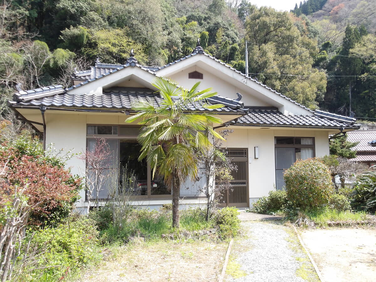 1980s wood house