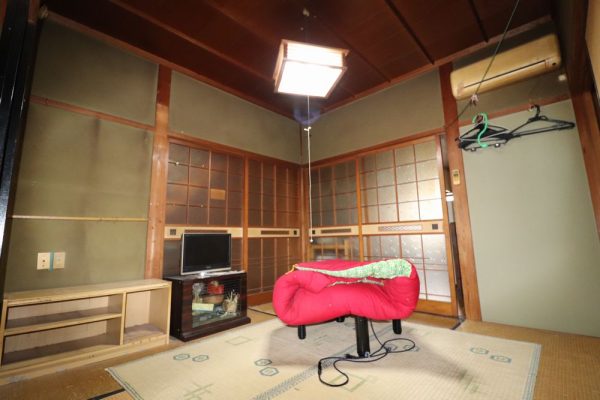 1970s wood house, 10-min walk to station, Shimane