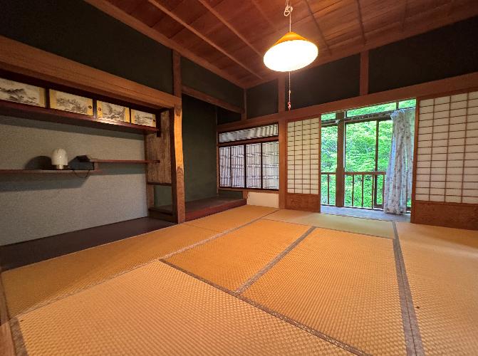 1950s wood house on a large plot in Tokamachi, Niigata