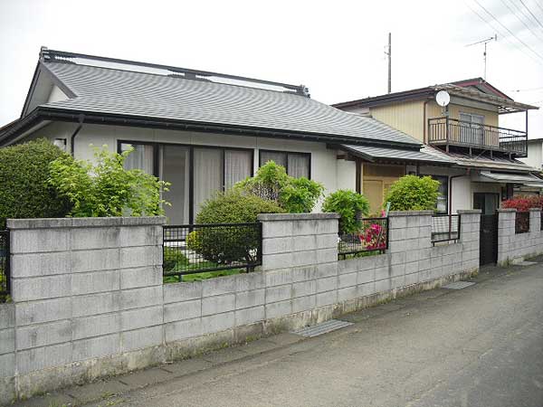 1970s wood house on a large plot in Iwate