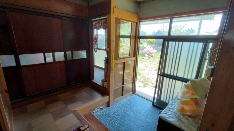 1920s wood house on a large plot in Iwate