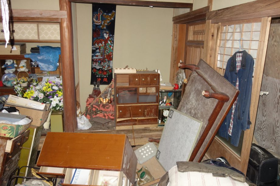 1950s wood house on a large plot in Nagasaki