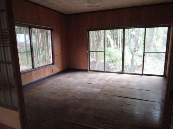 1860s wood house on a large plot in Oita