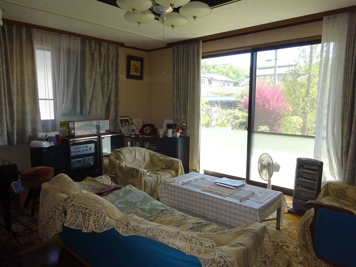 1990s wood house on a large plot in Hiroshima