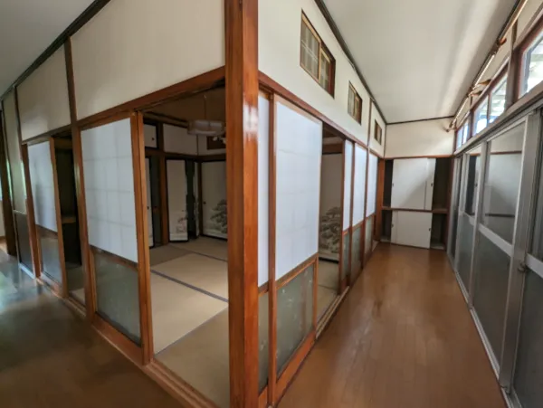 1960s wood house, 16-min walk to station, Iwate