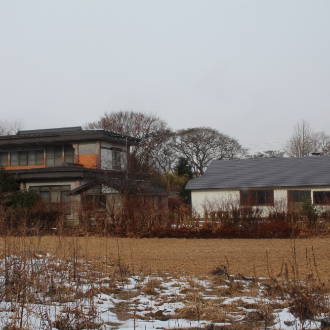 1970s wood house on a large plot in Aomori