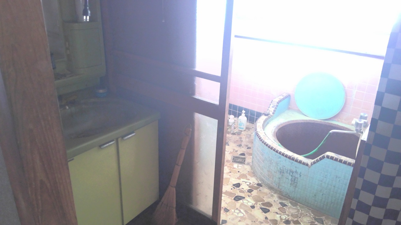 1970s wood house in Koyama, Kimotsuki, farmland, approval needed