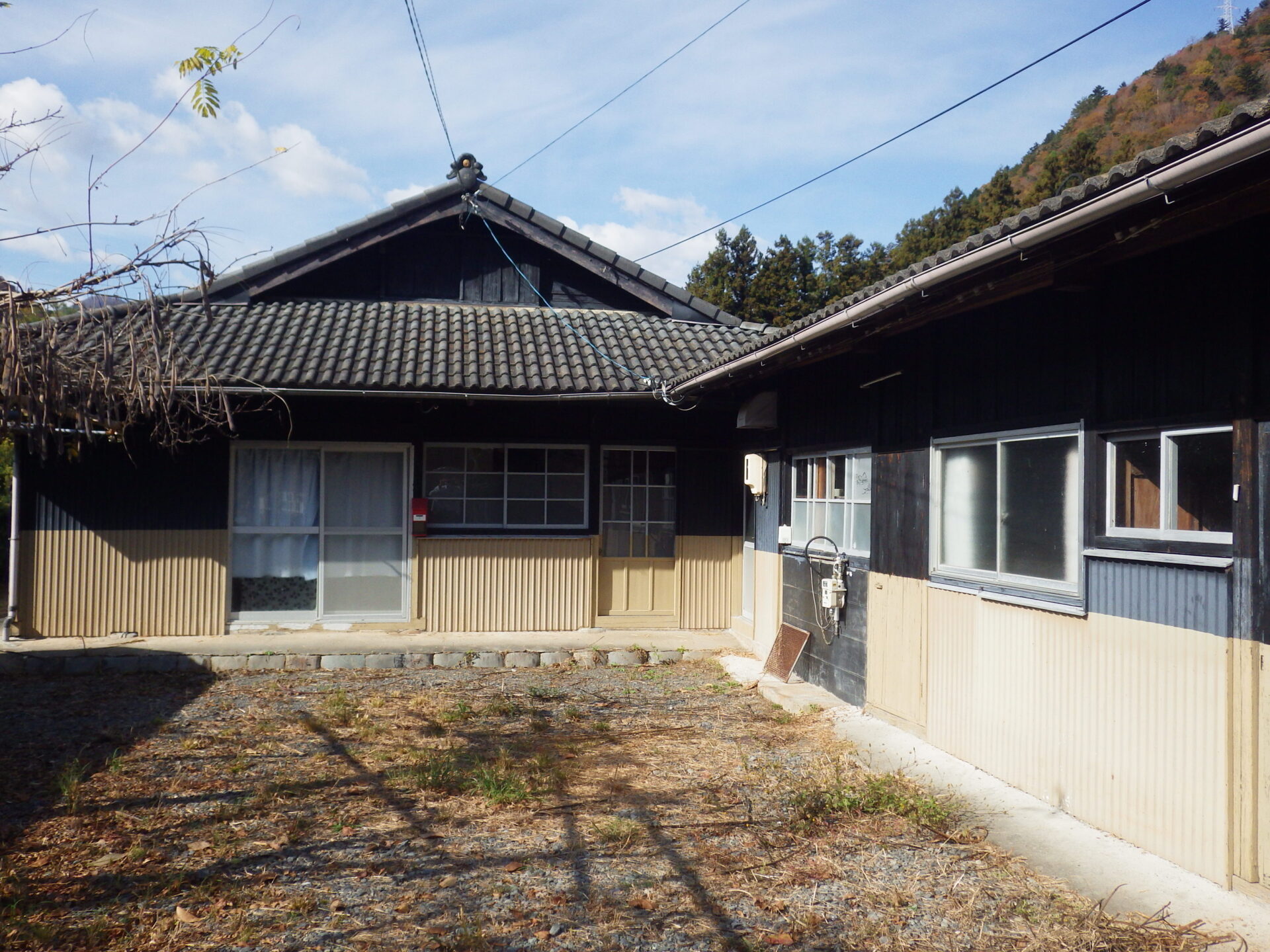 1950s wood house with storehouses in Shizuoka