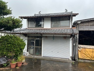 1980s house on a large plot in Sueyoshi, Soo