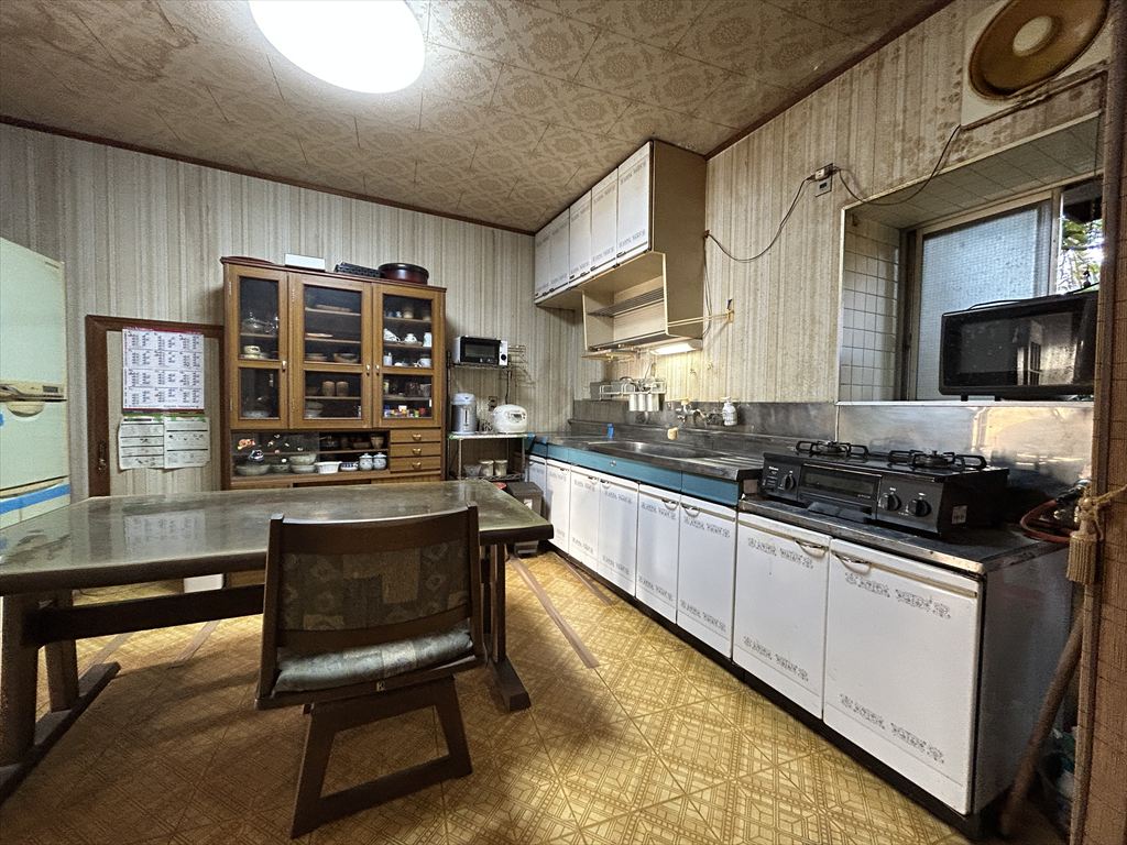 1970s steel-frame house, 15-min walk to station, Mie