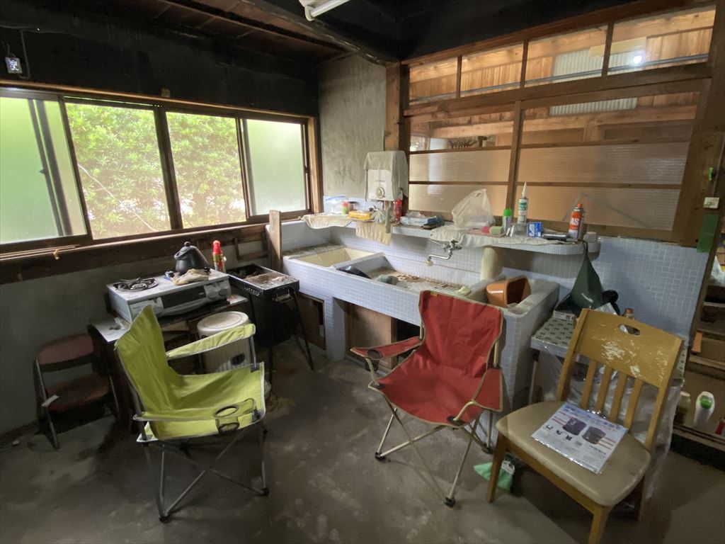 1900s wood house on a large plot in Mie