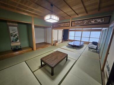 1990s wood house, 7-min walk to station, Kagawa