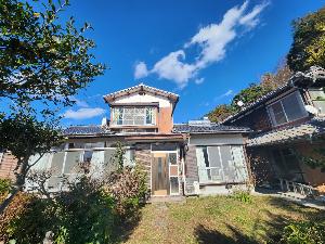 1960s wood house on a large plot in Yamaguchi