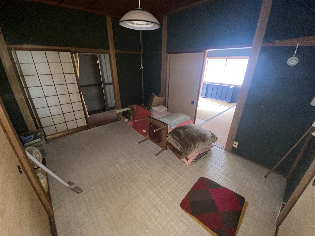 1970s wood house on a large plot in Toyama
