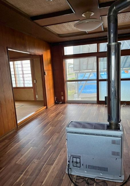 1970s wood house, 3-min walk to station, Hokkaido