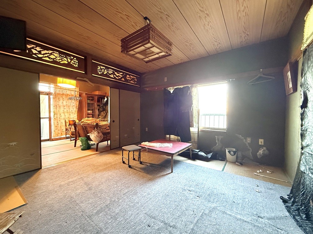1980s concrete house near the coast in Ibusuki, Kagoshima